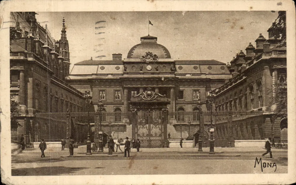 Palais de Justice — cour d'honneur — éditeur Mona - Anverso