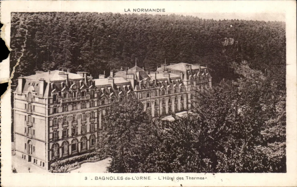 Bagnolles-de-l'Orne — L'Hôtel des Thermes — Éditeur : Éditions Artisques P. Fiers - Frente