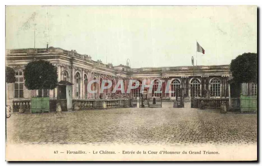 Versailles - Das Schloss - Eingang zur Cour d'Honneur des Grand Trianon - Vorderseite