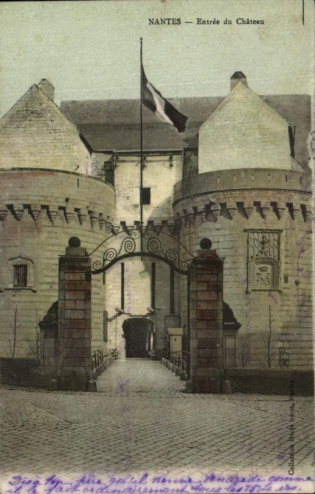 NANTES — Entrée du Château — éditeur : Détrès, Nantes - Frente