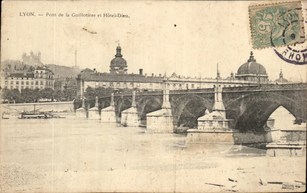LYON — Pont de la Guillotière und Hôtel-Dieu. — Verlag: Drucker nicht auf der Karte sichtbar. - Vorderseite