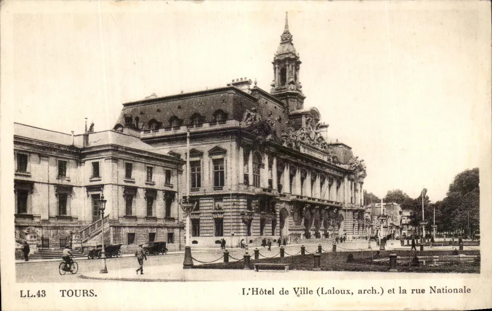 Tours — Das Rathaus (Laloux, Architekt) und die Nationale Straße — LL.43 - Vorderseite