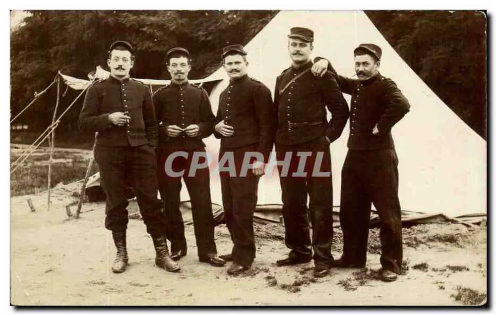 Fünf Soldaten in Felduniform — vor einer Zelt — Gesellschaft Lumberg, Lyon - Vorderseite