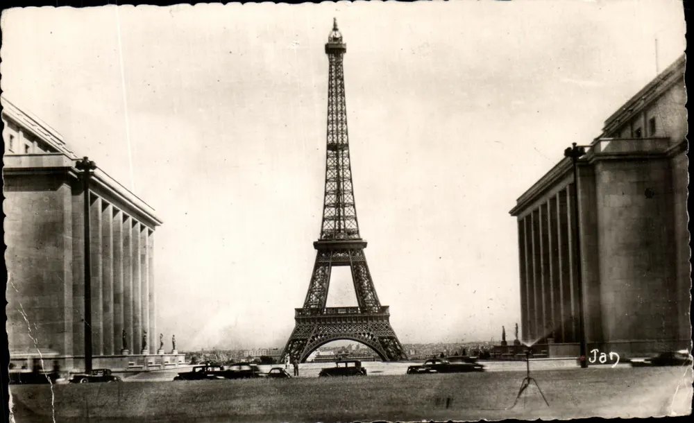 París - La Torre Eiffel — vista del Palacio de Chaillot — editor F. Fleury, n° 75 bis - Anverso