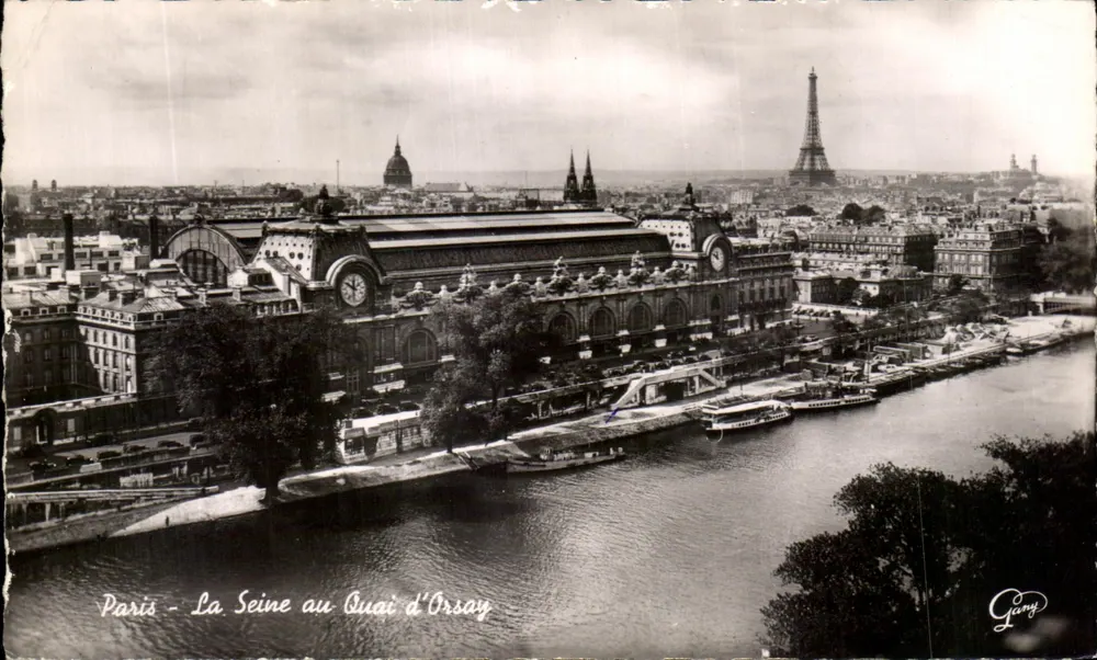 Paris - Die Seine am Quai d'Orsay — Panoramablick mit der Eiffelturm und dem Grand Palais — Gany - Vorderseite