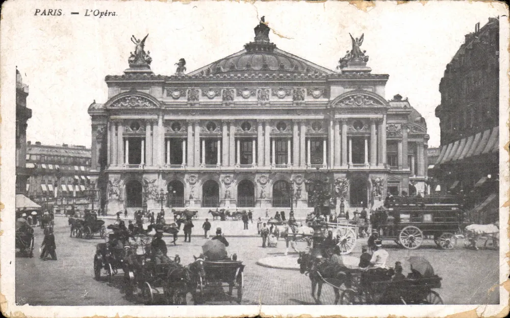 PARIS — L'Opéra. — Vue de l'édifice avec voitures à cheval — éditeur : PARIS — L'Opéra. - Frente