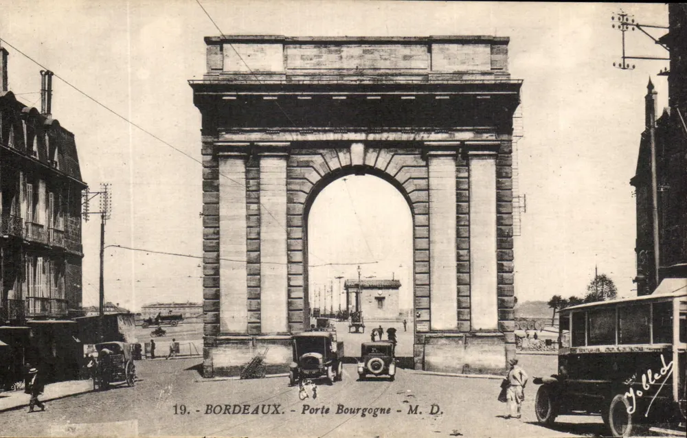 Bordeaux — Porta Bourgogne — M. D. - Frente