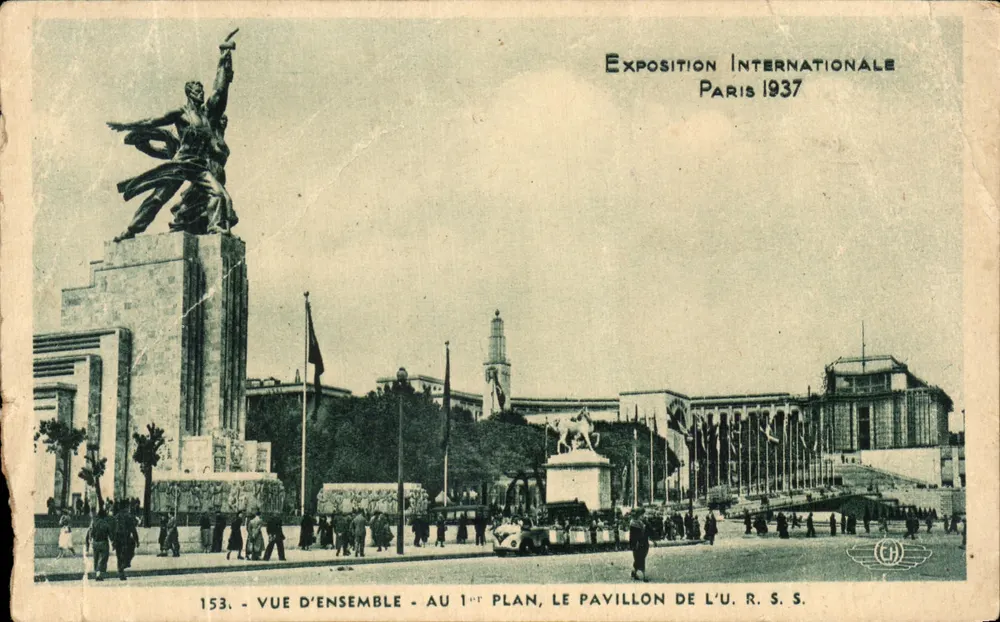 Exposition Internationale Paris 1937 — Vue d'ensemble au 1er plan, le Pavillon de l'U.R.S.S. — Éditeur CH. n°153 - Vorderseite