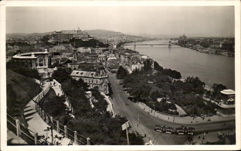 Panoramablick auf Budapest — Königliches Schloss und Brücke — Verleger MÖHNER JOO FESZTIVÁL, Nr. 22 - Vorderseite