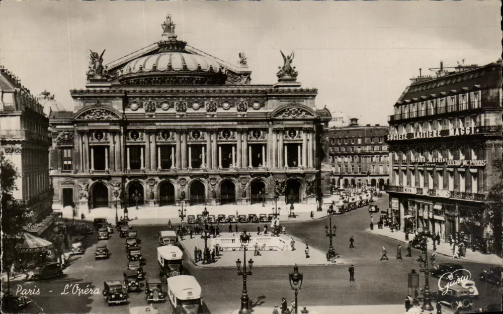 Paris - O Ópera — vista da praça com carros da época — Sociedade Lithière Maggi, editor - Frente