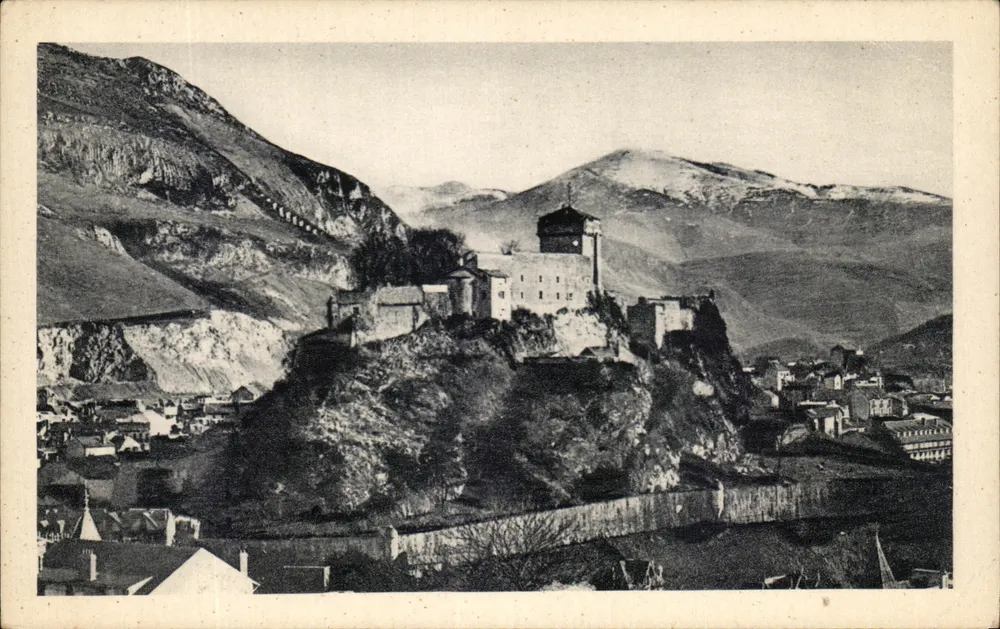 Lourdes — O Castelo Forte — Edição P. Duguet, Lourdes, n° 107 - Frente