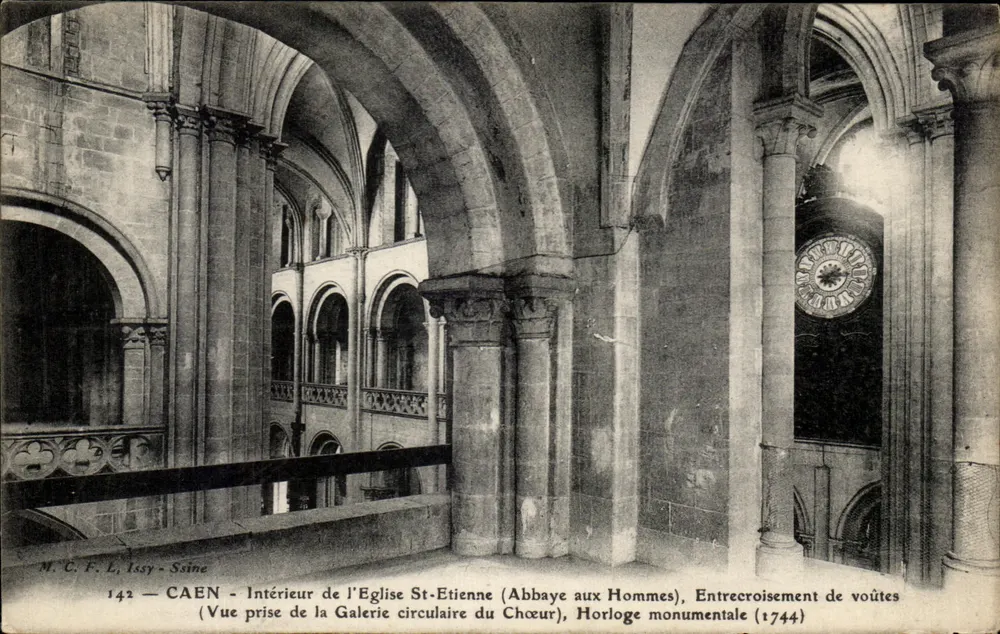 CAEN - Innenansicht der Kirche St-Etienne (Abbaye aux Hommes), Kreuzung der Gewölbe, Monumentale Uhr (1744) — M. C. F. L., Issy - Seine, n°142 - Vorderseite