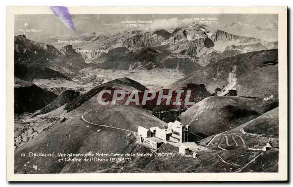 Dauphiné — Allgemeiner Blick auf Notre-Dame de la Salette und Chaîne de l'Obiou (2793m) — Verleger unbekannt, Seriennummer 19 - Vorderseite