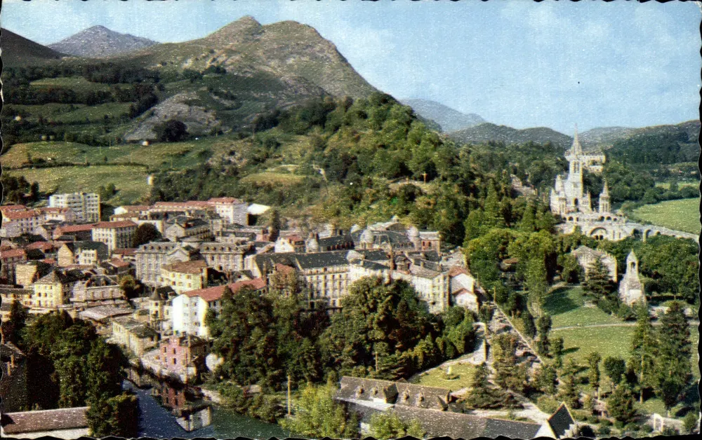 Lourdes — A Basílica, vista geral — Éditions Lourdes-Yrénées, n° 415 - Frente