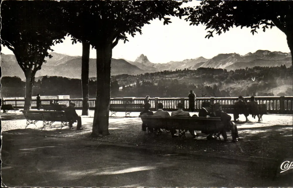 Pau - Boulevard des Pyrénées — vista das montanhas — Féal-Photo, n°137 - Frente