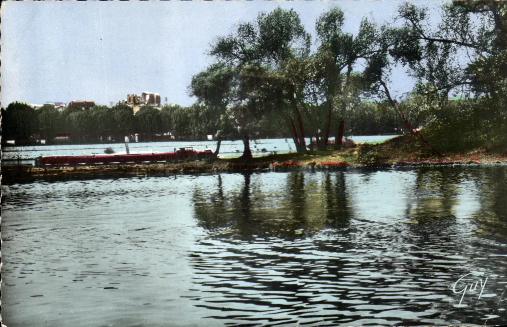 Bord de Seine à Asnières — vue du quai avec bateau rouge — éditeur Guy - Vorderseite