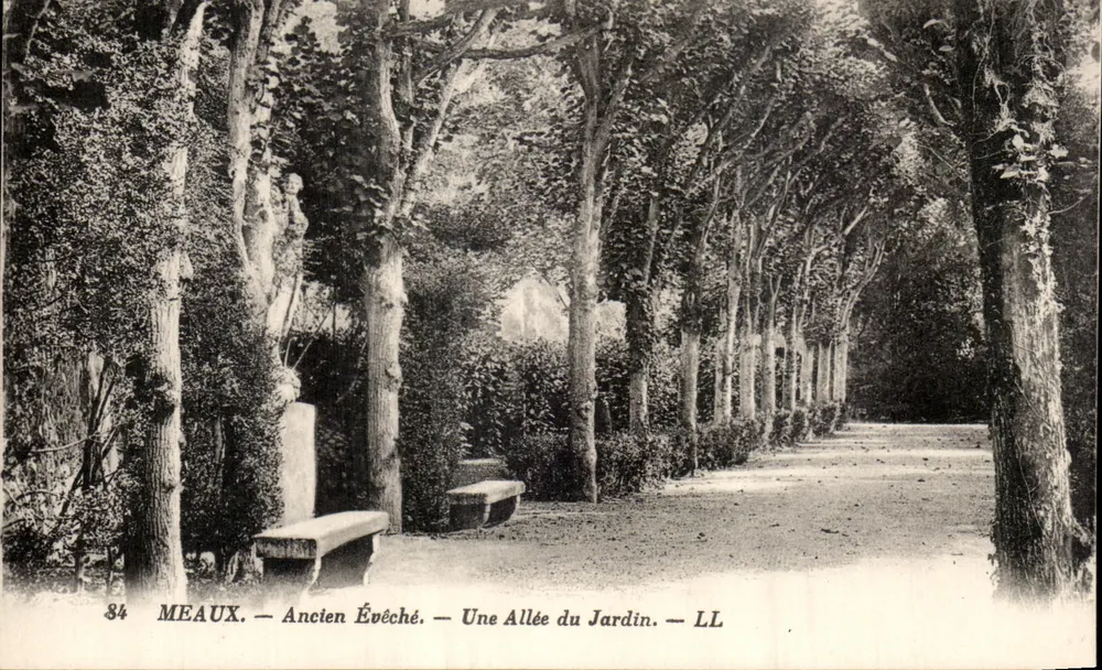 Meaux — Ehemaliges Bistum — Ein Weg im Garten — LL - Vorderseite