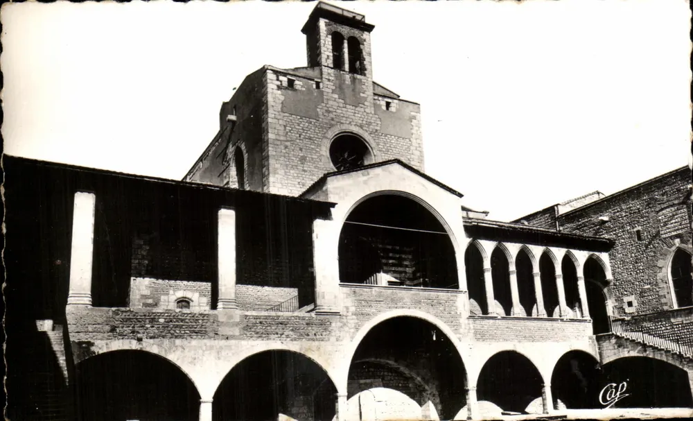 Palast der Könige von Majorca, Fassade zum Innenhof, vom Flügel der Kapelle — Perpignan — Verlag Cap - Vorderseite