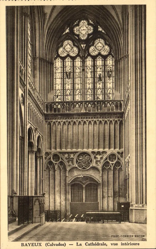 Bayeux (Calvados) — A Catedral, vista interior — Phot. Combier Macon - Frente