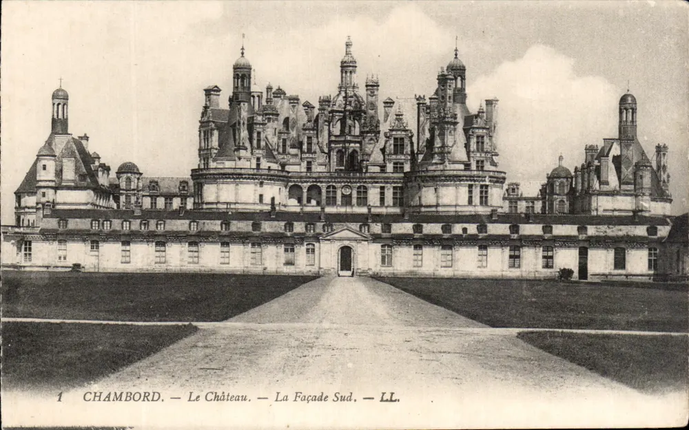 Chambord — O Castelo — A Fachada Sul — LL. - Frente