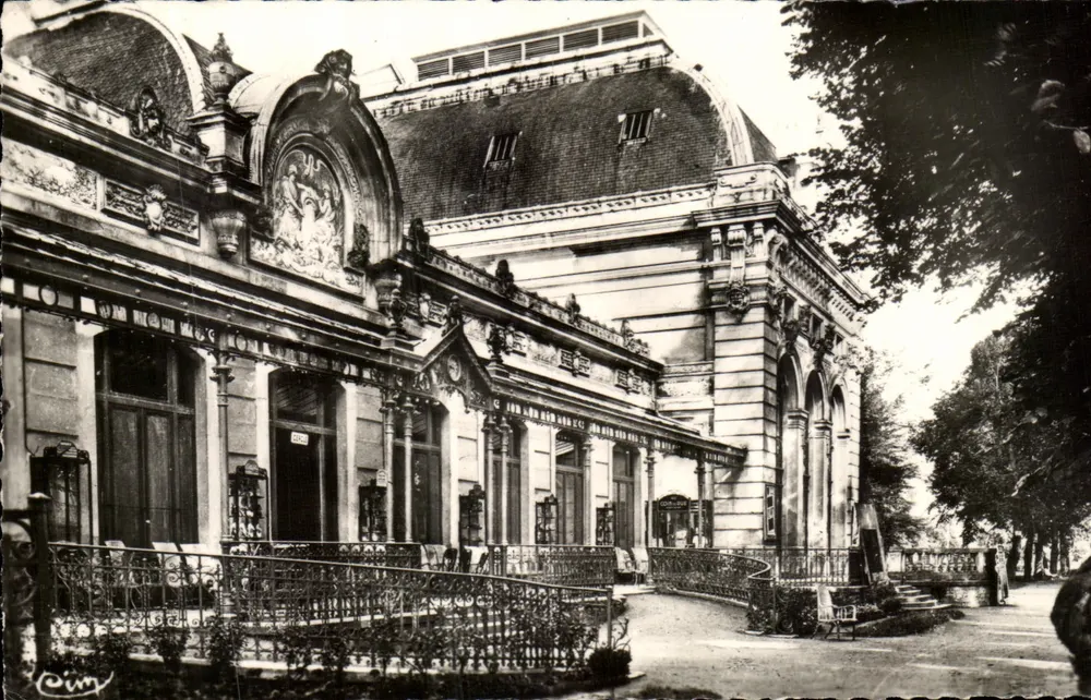 Néris-les-Bains (Allier) — Kasyno — Fotografia Combière - Awers