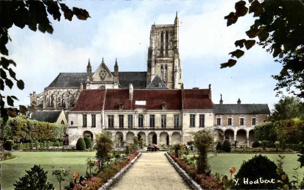 Méaux - Palácio Episcopal — fachada norte no jardim Bossuet — Yves Hodbert - Frente