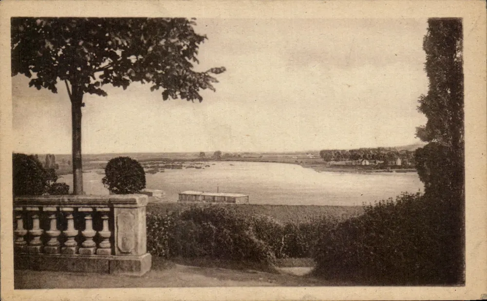 Nevers — A Loire vista do Square Maréchal Foch — CI dos Artes Fotográficos — LL.10 - Frente