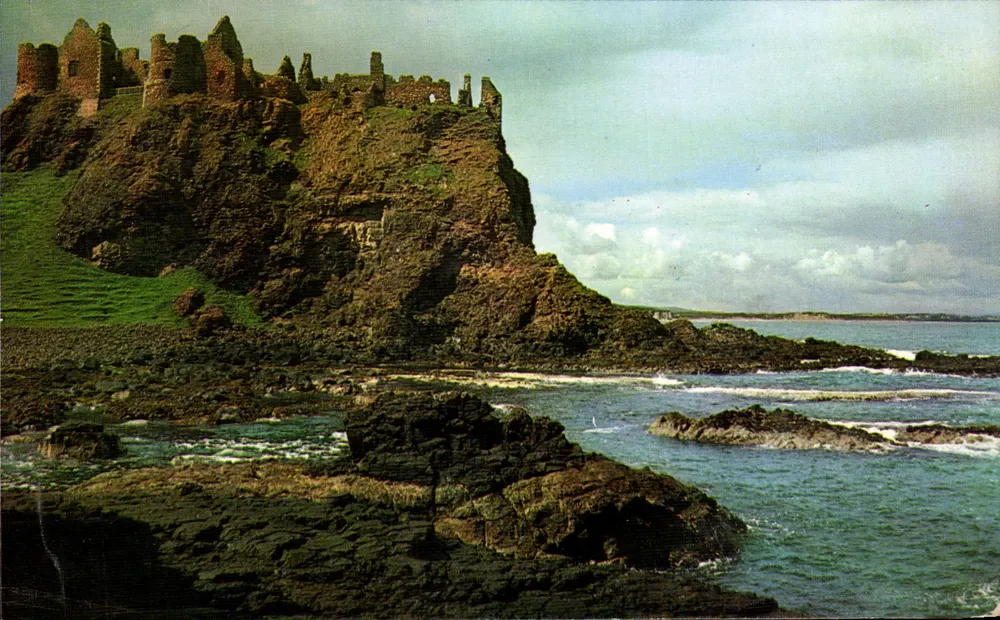 Castelo de Dunluce — Condado de Antrim — Ranscombe Photographics Ltd. NI 14 - Frente