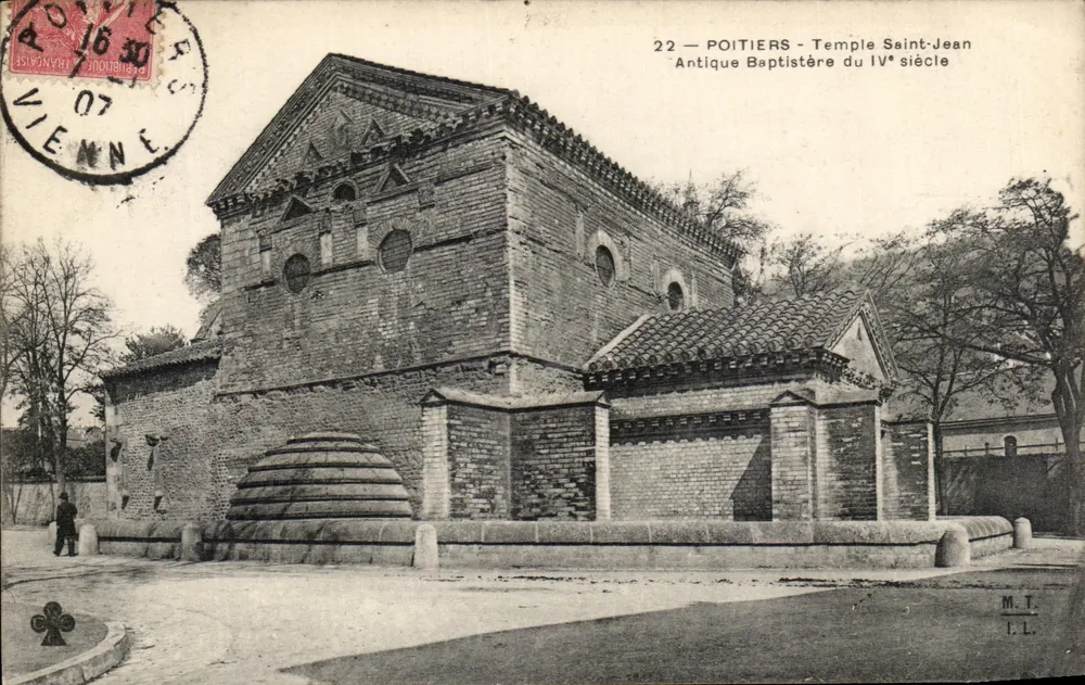 Poitiers - Kirche Saint-Jean - Antikes Baptistereum aus dem 4. Jahrhundert - Vorderseite
