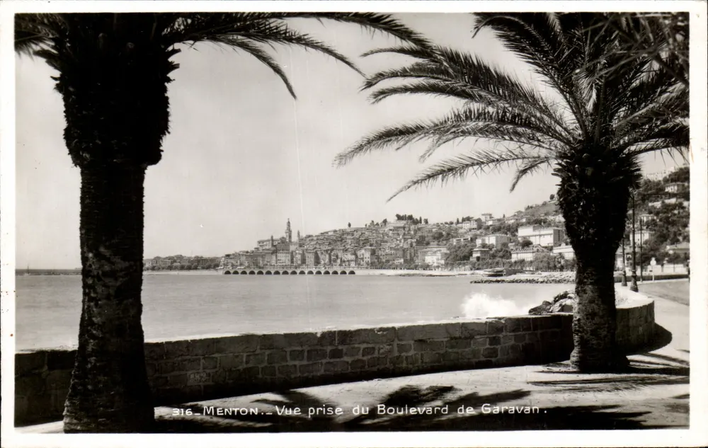 Menton — Vista tirada do Boulevard de Garavan — Éditions Cigogne, Mônaco - Frente