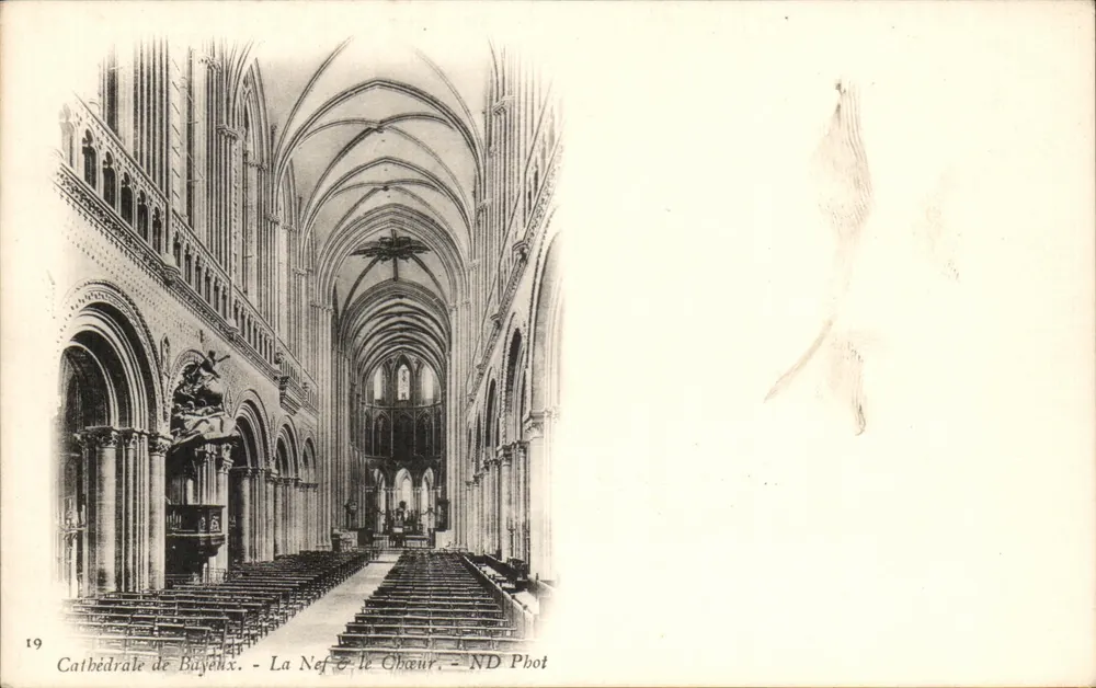 Catedral de Bayeux — A Nave & o Coro — ND Phot - Frente