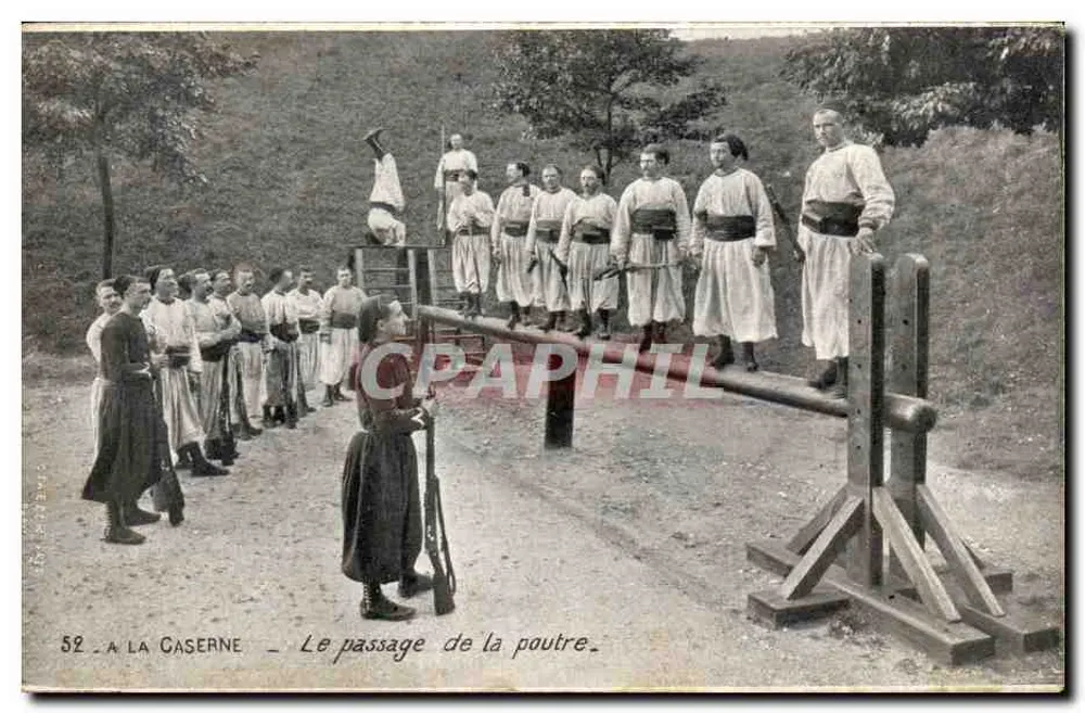 À LA CASERNE — Le passage de la poutre — Éditeur : A. L. B. (n° 52) - Vorderseite