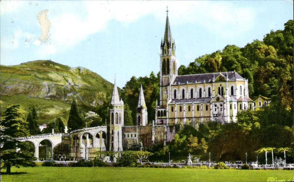 Lourdes - 65 (Alte Pyr.) — La Basilica e il Pic du Jer — IMP. MACON - Recto