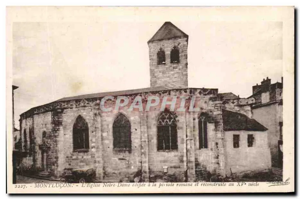 Montluçon — A Igreja Notre-Dame construída na época romana e reconstruída no século XV - Frente
