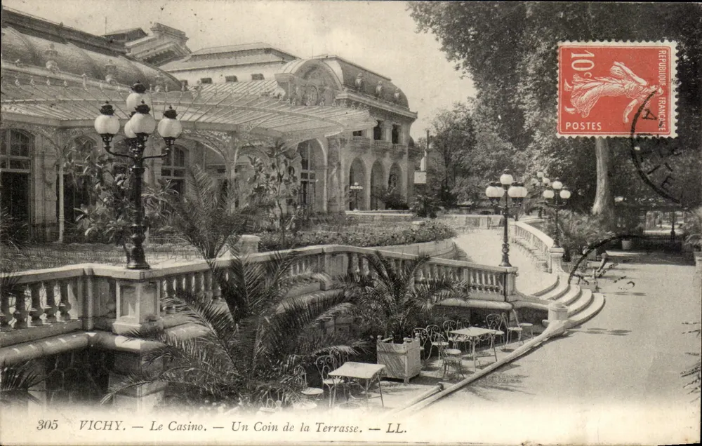 Vichy — Das Casino — Ein Eckbereich der Terrasse — LL. — N° 305 - Vorderseite
