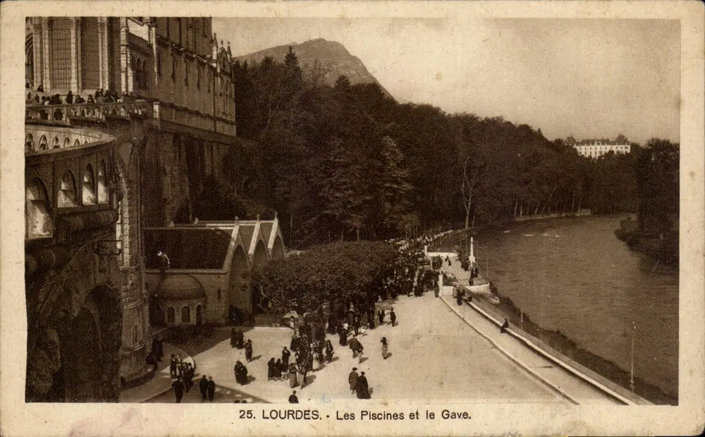 Lourdes - As Piscinas e o Rio Gave — Compagnie Anonyme des Établissements Cafés - Frente