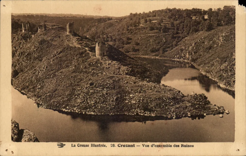 Croissant — Panoramablick auf die Ruinen — La Creuse Illustrée, 26 - Vorderseite