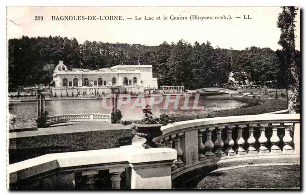 Bagnoles-de-l'Orne — Der See und das Casino (Bluysen arch.) — LL - Vorderseite