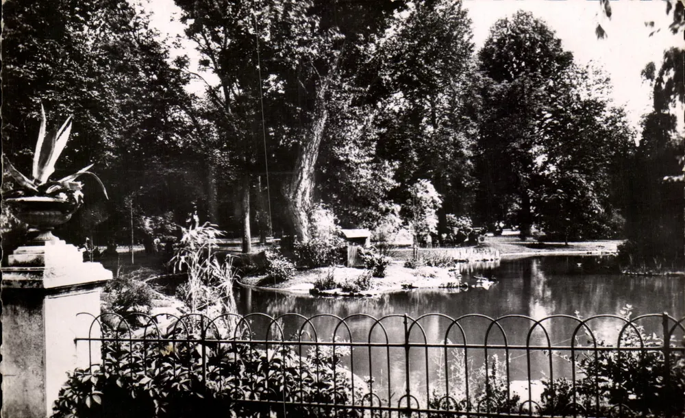 Vichy — Ein Stück der neuen Parks — Moagins, Fotograf - Vorderseite