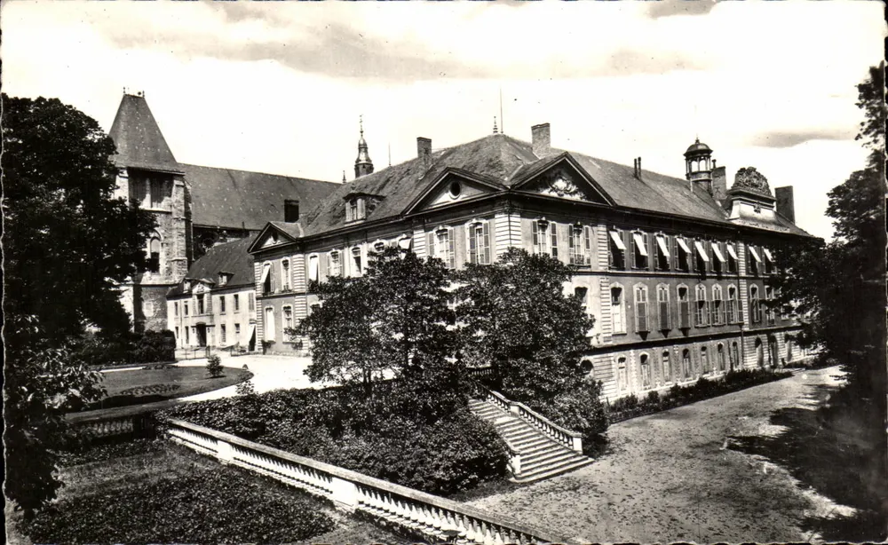 Le Mans — A Prefeitura, vista geral — Foto. Georges-Alvarez, rua de Le Mans, Le Mans - Frente