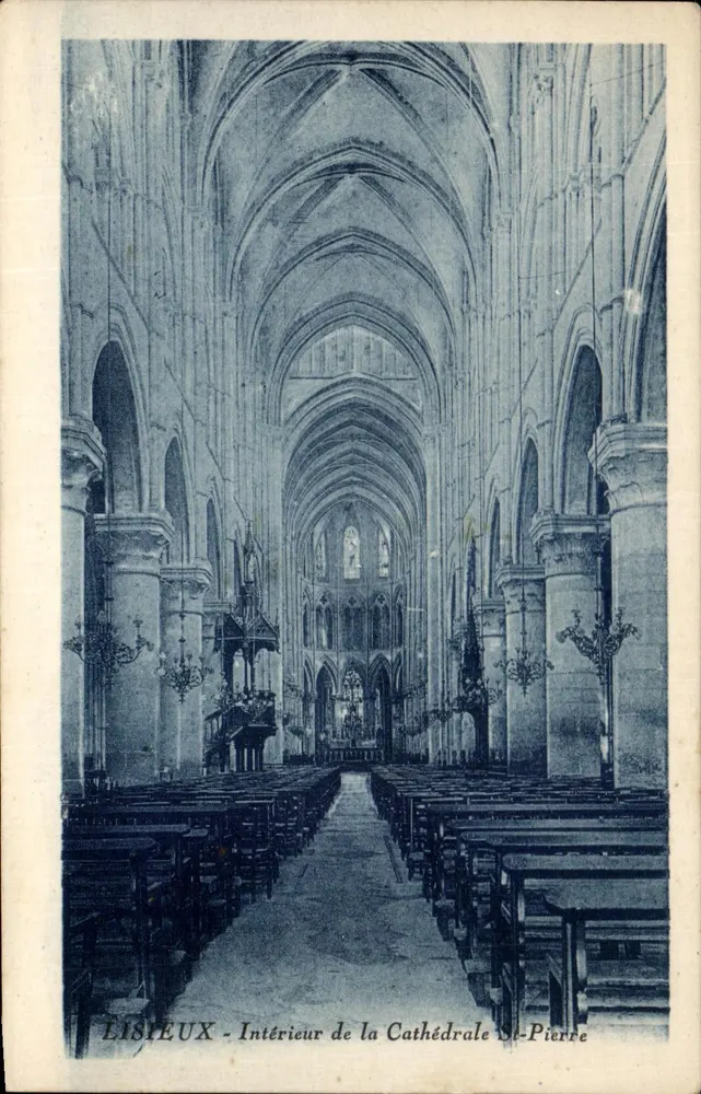 Lisieux - Innenansicht der Kathedrale St-Pierre — Phototypie J. Combier & Kuechut - Macon - Vorderseite