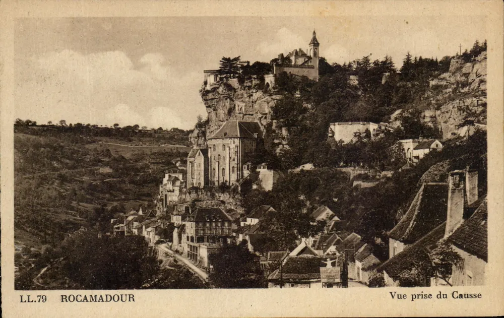 Rocamadour — Vista tirada do Causse — LL.79 — Editora: Cité des Arts Photomécaniques - Frente