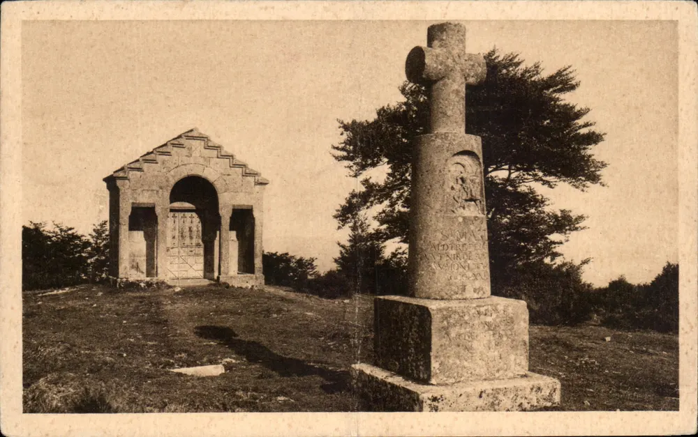 Mont-Beuvray — emplacement de l'oppidum gaulois et chapelle Saint-Martin — éditeur Héliogravure d'Art Coqquelin et Truchet, n° SL 116 - Frente
