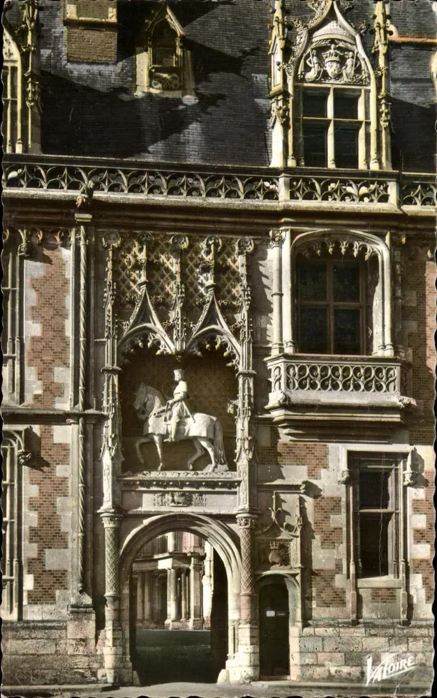 Eingang zum Schloss Blois — Flügel des Königs Ludwig XII. mit Reiterstatue — Editions VALOIRE - Vorderseite