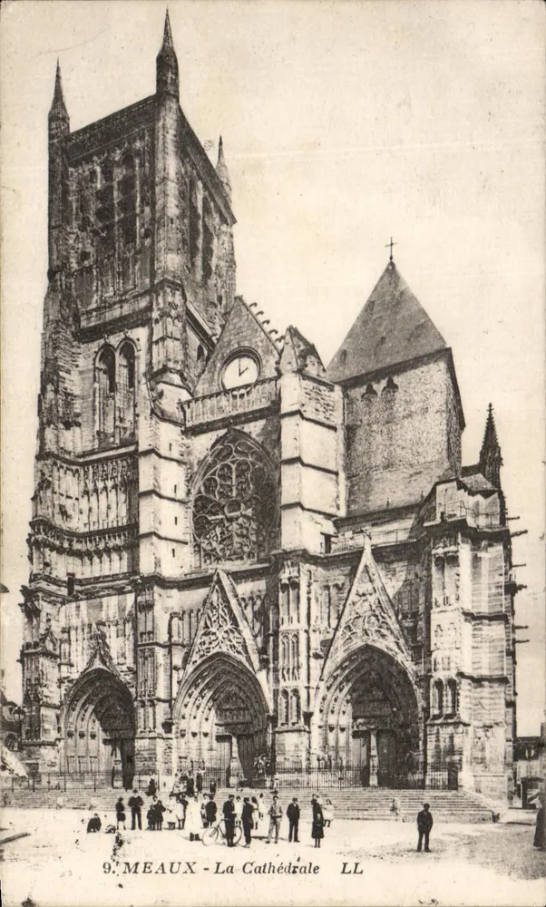 Meaux - A Catedral — vista da fachada gótica com campanário e rosácea — LL, n°9 - Frente