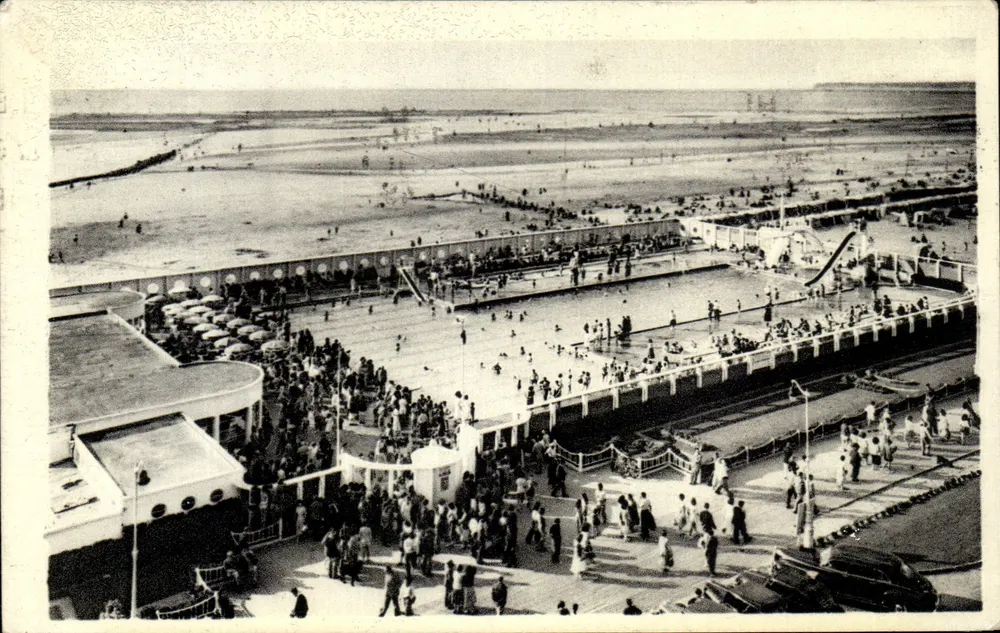 Trouville-la-Reine-des-Plages — Das Schwimmbad — C° des Arts Photomécaniques, Paris - Vorderseite
