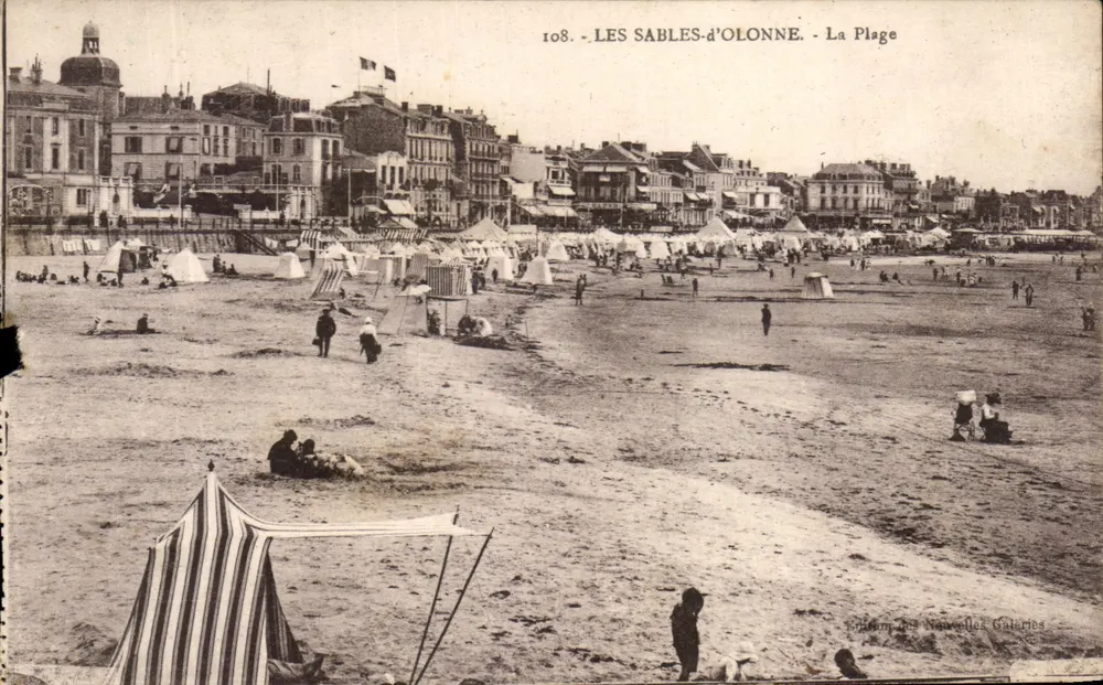 LES SABLES-d'OLONNE - La Plage — éditeur Les Nouvelles Galeries, n° 108 - Awers