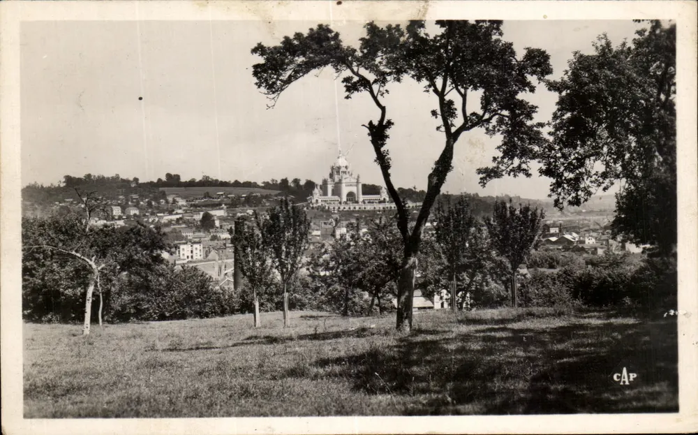 Lisieux — Vista geral em direção à Basílica — C.A.P. (48) - Frente