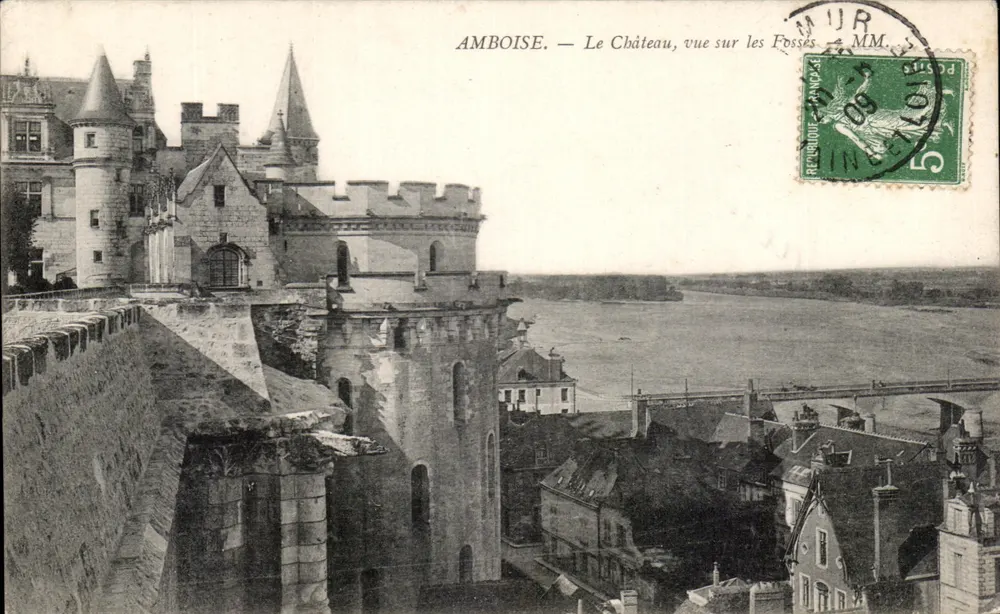 Amboise — Das Schloss, Blick über die Gräben — éditeur MM. - Vorderseite