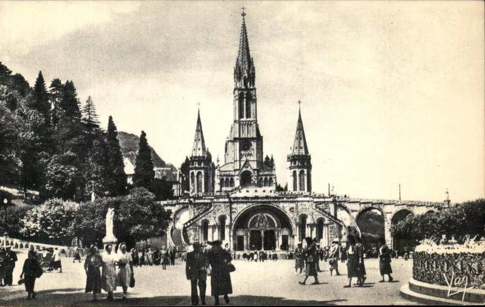 Lourdes — Die Basilika. Eingang zum Rosenkranz — Pierre Chambon, Verlag E. Quinault, Nr. 45 - Vorderseite
